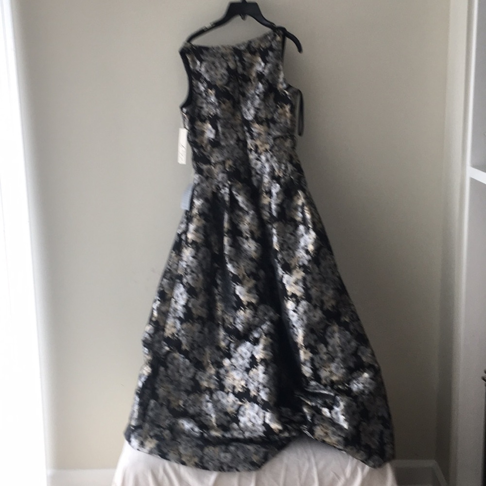 Eliza J’s special occasion dress - Picture 3 of 3